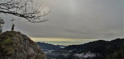 42 Alla croce dell'anticima rocciosa panoramica sulla Val Taleggio